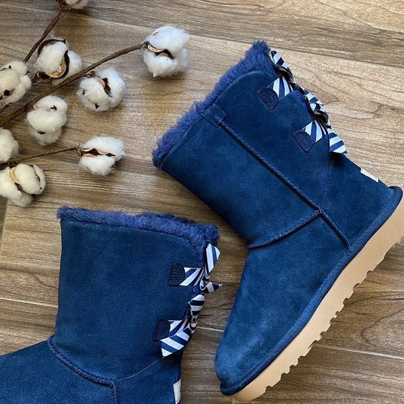 🌿UGG- W BAILEY BOW DIAGONAL STRIPES BOOTS🌿 - Picture 3 of 14